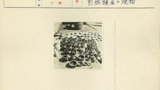 户外陶器陈列与阴影.jpg