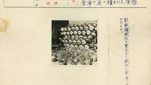 户外陶壶茶壶砖墙陈列.jpg