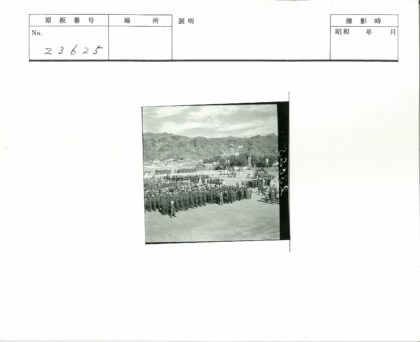 户外集会与旗帜庆典.jpg