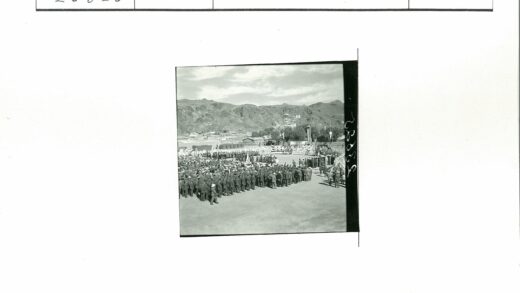 户外集会与旗帜庆典.jpg