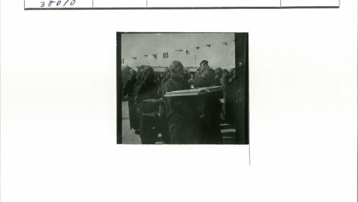 户外集会旗帜飘扬活动纪实.jpg