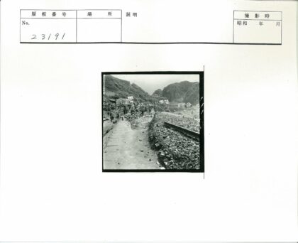 户外露营探险者岩石营地.jpg