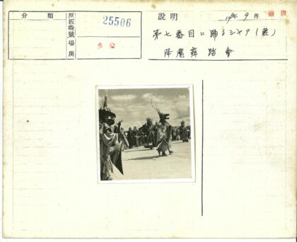 户外面具表演复古风.jpg