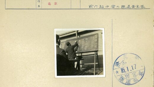 户外黑板写字教学场景.jpg
