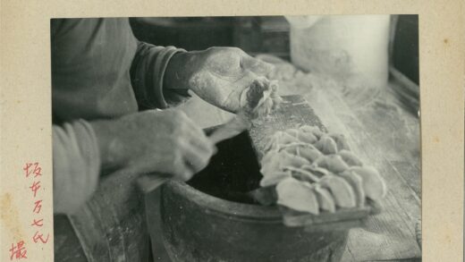 手工制作饺子传统美食.jpg