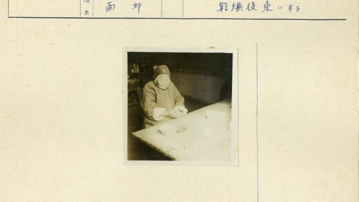手工揉面制作传统面点.jpg