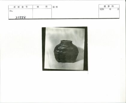 手工编织纹理圆底篮子.jpg