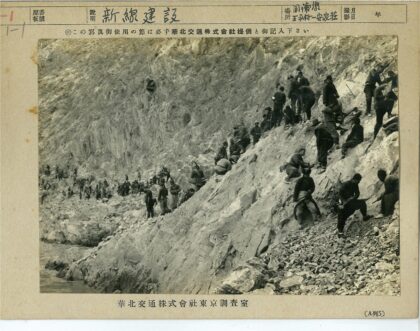 手持工具攀登陡峭岩壁.jpg