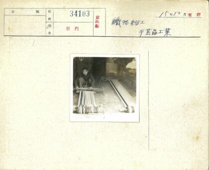 手摇织机手工纺织场景.jpg