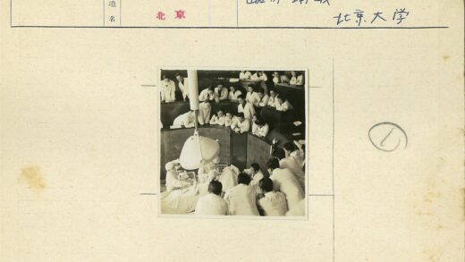 手术室团队专注手术过程.jpg