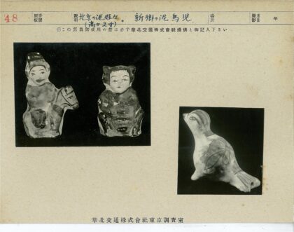 手绘花卉陶瓷鸟雕像侧视图.jpg