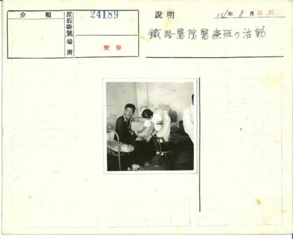 护士照顾病患的旧房间场景.jpg