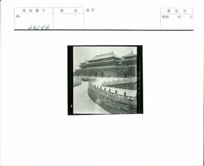 拱形石桥与古典建筑景观.jpg