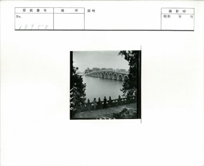 拱桥宝塔水景人物风光.jpg