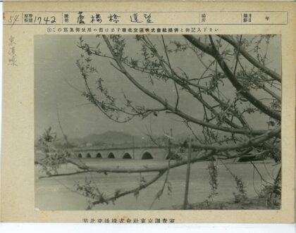 拱石桥与河流宁静景观.jpg