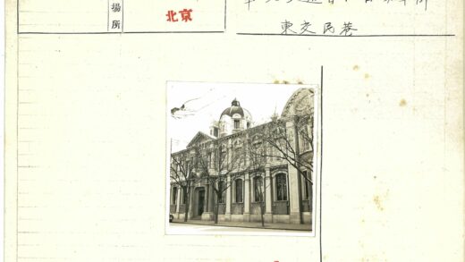 拱窗圆顶塔楼冬日街景.jpg