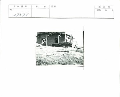 拱窗木框架建筑施工现场.jpg