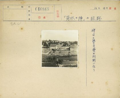 拱门古石建筑山水风光.jpg