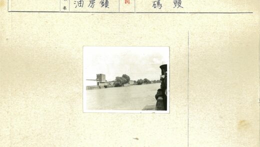 拱门塔影河流泛舟.jpg