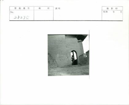 拱门守卫站岗历史建筑.jpg