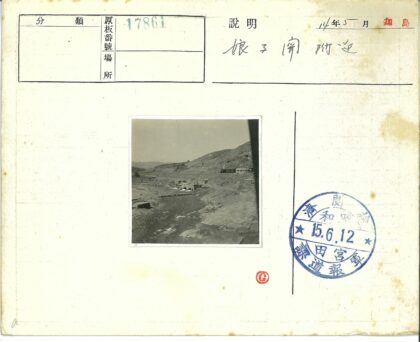 拱门建筑与河流火车景观.jpg