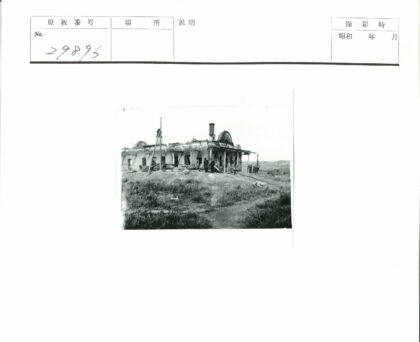 拱门烟囱受损建筑景观.jpg