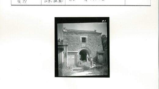 拱门石建筑入口人物风景.jpg