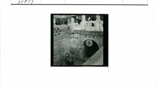 探索古建筑圆形符号遗迹.jpg