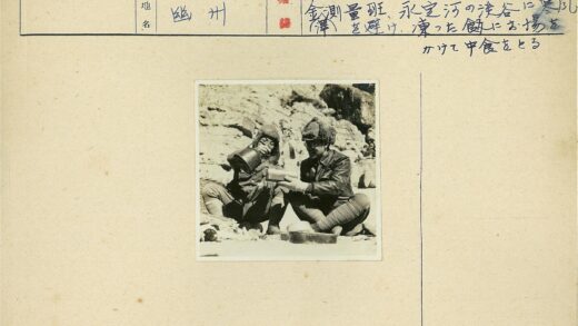 探险者野外饮水瞬间.jpg