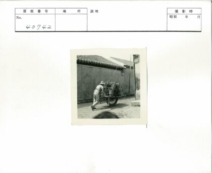 推车木桶狭窄街道.jpg