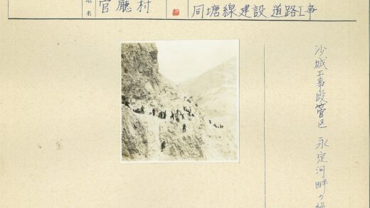 攀岩登山者征服陡峭岩石山.jpg