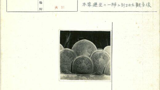 放射背景坐姿石碑雕刻群.jpg
