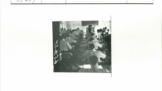 教室学生认真听讲课堂.jpg