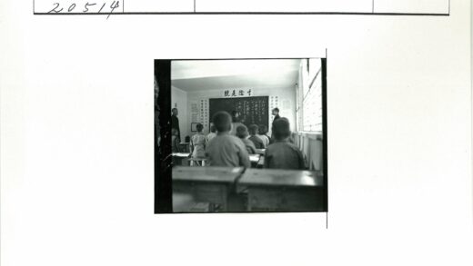 教室师生互动学习场景.jpg