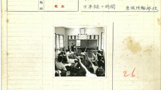 教室师生互动教学场景.jpg