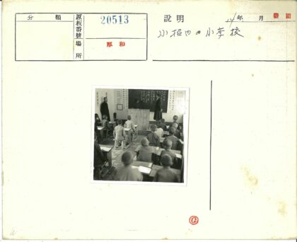 教室教学场景与学生互动.jpg