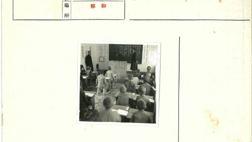 教室教学场景与学生互动.jpg