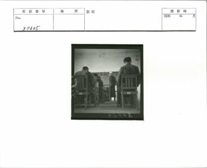 教室教学场景师生互动.jpg