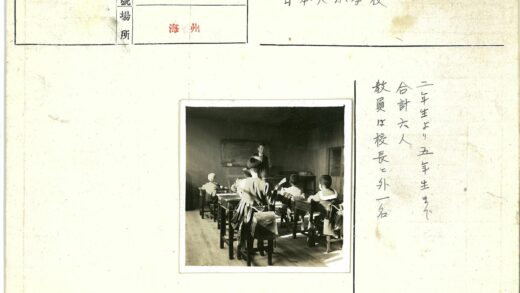教室里的师生互动.jpg