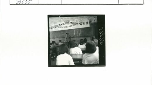 教室黑板前老师授课场景.jpg