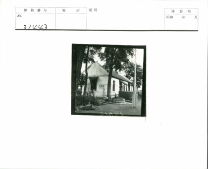 斜顶拱窗花园井景.jpg
