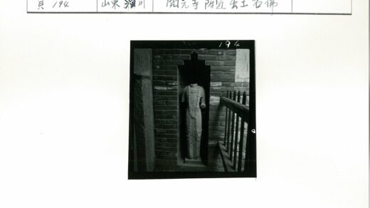 无头雕像砖砌凹室金属栏杆.jpg