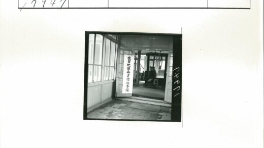 日式入口玻璃门窗横幅人物.jpg