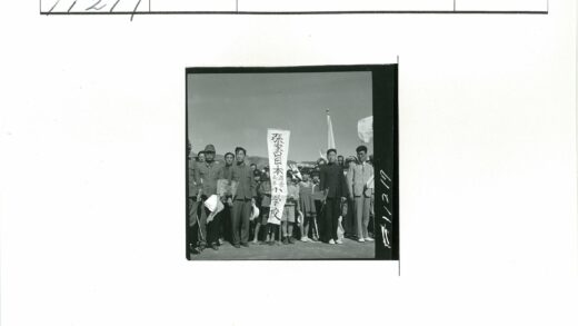 日本团体山区横幅合影.jpg