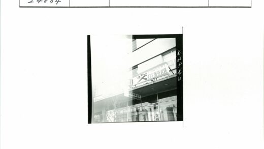 日本建筑标志黑白照.jpg