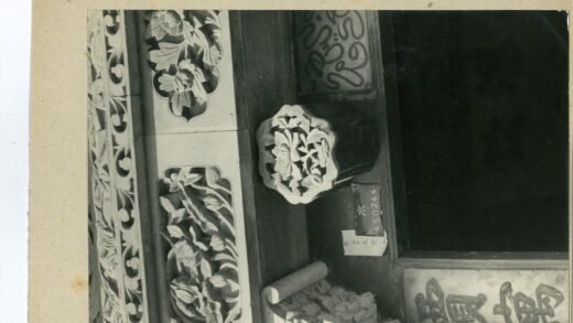日本花卉雕刻木结构细节.jpg