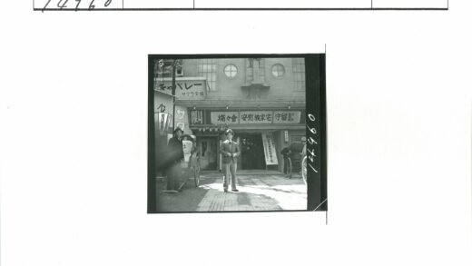 日本街头人力车历史场景.jpg