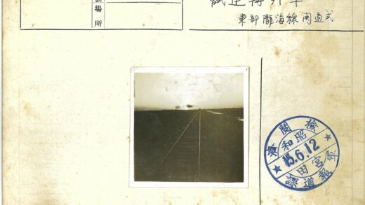 日落铁轨与远方火车剪影.jpg