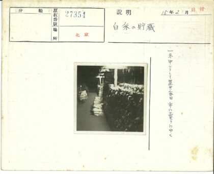 昏暗通道沙袋路障支撑梁.jpg
