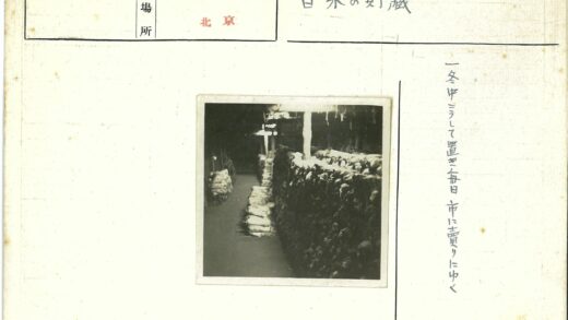 昏暗通道沙袋路障支撑梁.jpg